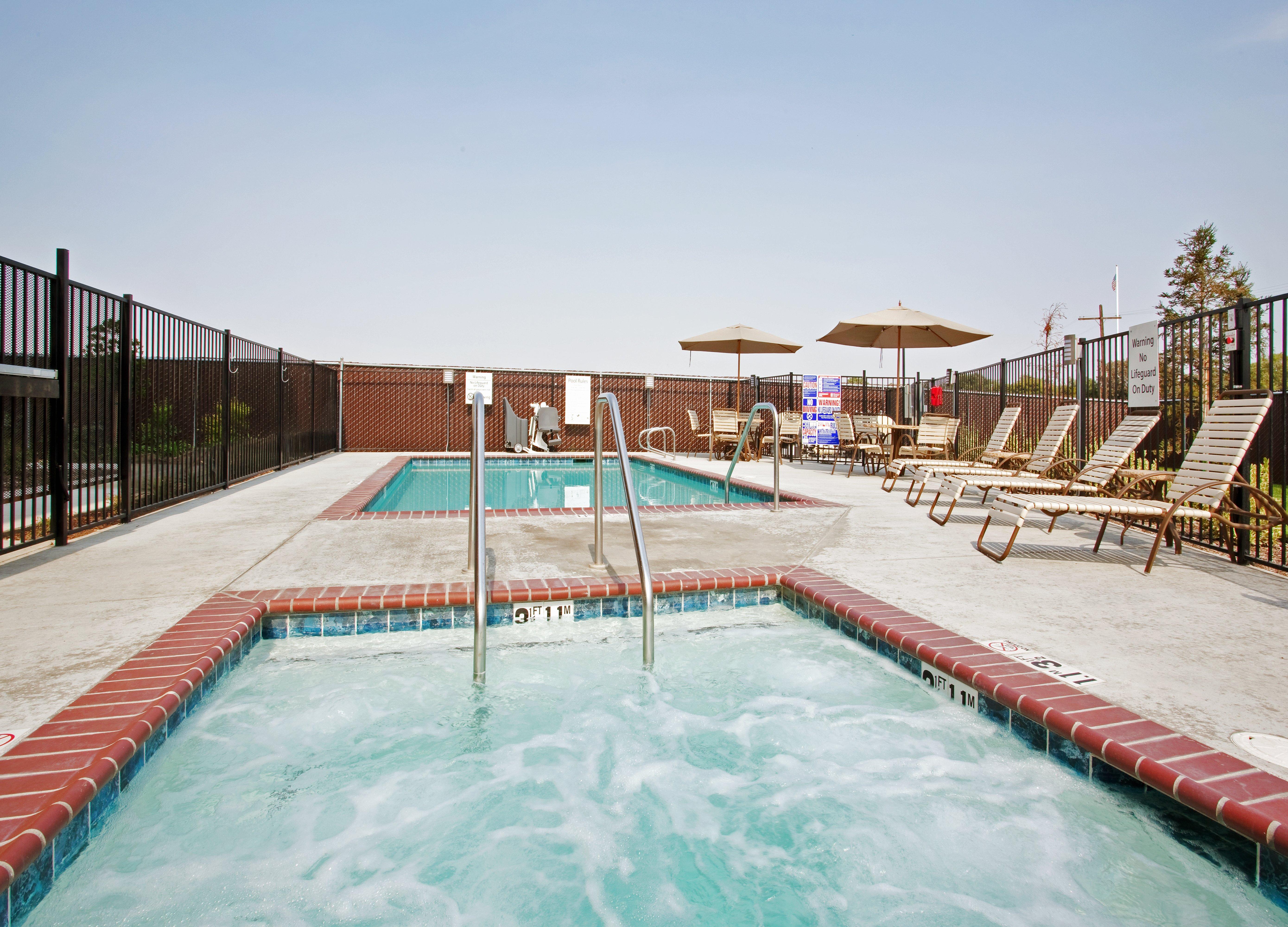 Holiday Inn Express & Suites Dinuba West By Ihg Ngoại thất bức ảnh